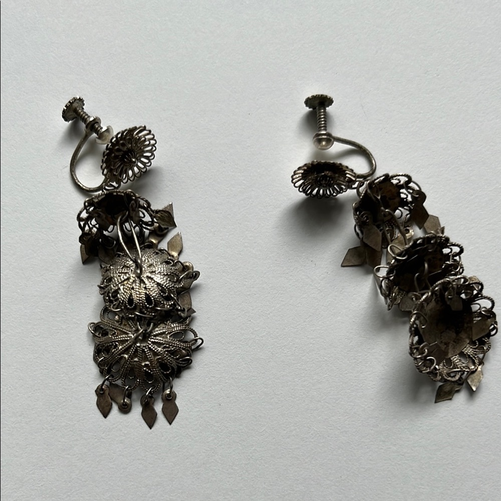 Elegant vintage Silver Filigree Earrings